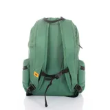 Mochila Caterpillar color rosa con logo negro estampado en el frente. Tiene un compartimento principal con cierre, un bolsillo frontal con cierre vertical y dos bolsillos laterales con cierre. Las correas son ajustables y acolchadas.