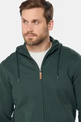 Canguro con cierre y capucha color bordó, confeccionado en felpa de algodón y poliéster.