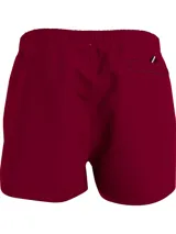 Short de baño rojo con cintura elástica ajustable con cordón y rayas verticales blancas, azul marino y rojas en el lateral.