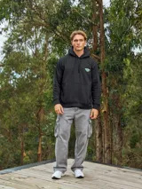 Hoodie negro con capucha y manga larga. Estampado en la espalda con un sol, una luna y el texto "Bronze Salon".