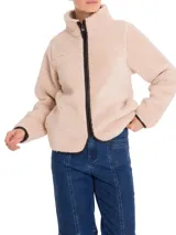 Campera polar sherpa RKF Tint, color beige, confeccionada con poliéster reciclado y detalles en cuero.