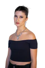 Collar de cadena de acero inoxidable plateada con dijes colgantes de acero y aleación: corazón radiante, candado, ala, estrella, pin de gancho y bola. Largo de 45cm regulable.