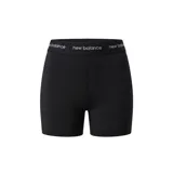 Shorts deportivos negros New Balance Sleek WS51182BK, de tiro alto y corte ajustado. Confeccionados en tejido elástico con tecnología NB DRY de secado rápido y logo estampado en la cintura.