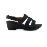 Sandalia de cuero sintético color negro, con tiras caladas y ajuste con velcro.