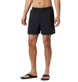Short de baño negro Columbia Backcast III con tecnología Omni-Shade™ UPF 50, de secado rápido, con cintura elástica ajustable con cordón, bolsillos laterales de malla, bolsillo trasero con cremallera y forro interior de malla.