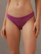 Bombacha bikini de encaje morado con diseño de ondas transparentes.