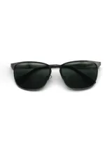 Lentes de sol con marco marrón y lentes oscuros, diseño elegante y moderno.