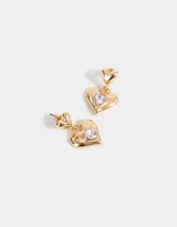 Aros pasantes dorados con forma de corazón y strass rosa.