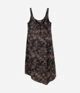 Vestido midi de tela satinada con estampado abstracto, escote drapeado, breteles medianos, bajo asimétrico y cierre lateral.