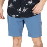 Bermuda híbrida azul denim confeccionada en 90% nylon y 10% elastano.