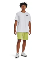 Remera celeste de hombre, marca Under Armour, de corte clásico, manga corta y cuello redondo. Presenta el logo de la marca estampado en el pecho.