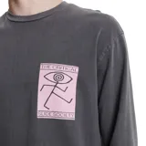 Remera gris de manga larga con cuello redondo y estampado en el pecho y en la manga izquierda.