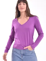 Remera de manga larga color ladrillo, con escote en V.