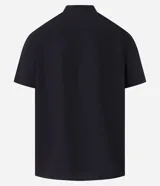 Camisa negra de algodón con corte slim, cuello mao, manga corta y abotonadura frontal.