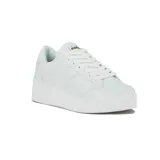 Zapatillas de mujer color blanco con diseño minimalista y suela plataforma.