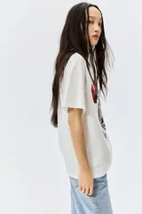 Remera blanca de algodón con estampado del logo de los Rolling Stones y la leyenda "Some Girls US Tour 1978".