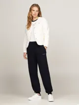 Pantalón de jogging azul marino, de corte cónico, con cintura elástica y logo bordado en la cadera.