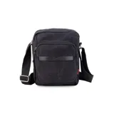 Morral bandolera negro de tela canvas con correa regulable. Tiene apertura superior con cierre, bolsillo frontal con cierre, bolsillos internos y bolsillo trasero con cierre.