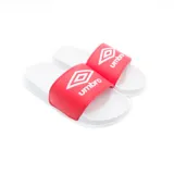 Ojotas negras marca Umbro, con logo de la marca en la tira superior.