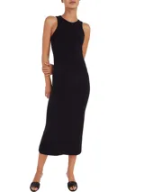 Vestido midi negro de corte ajustado, sin mangas y cuello redondo. Tejido de viscosa acanalada con espalda deportiva y logo de Tommy Hilfiger bordado en el bajo.