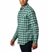 Camisa de franela Columbia para hombre, a cuadros en tonos negro, gris, beige y blanco. Confeccionada en algodón con elastano para mayor comodidad y flexibilidad. Cuenta con cuello abotonado, cierre frontal con botones, dos bolsillos en el pecho con cierre de botón y puños abotonados.