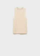Chaleco de punto grueso color beige, sin mangas y con cuello redondo. Tejido con mezcla de lana responsable y corte slim fit.