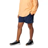 Short de baño negro Columbia Backcast III con tecnología Omni-Shade™ UPF 50, de secado rápido, con cintura elástica ajustable con cordón, bolsillos laterales de malla, bolsillo trasero con cremallera y forro interior de malla.