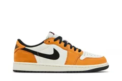 Championes urbanos Air Jordan 1 Low OG, color crema con detalles en naranja y negro.