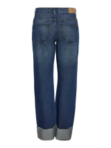 Pantalón de jean azul oscuro, de corte recto, con diseño clásico de cinco bolsillos y dobladillo en el bajo.