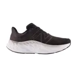 Championes de running New Balance Fresh Foam X More V4, color negro con logo "N" en marrón y suela blanca con tecnología Fresh Foam X.