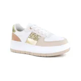 Championes blancos con detalles en dorado, beige y rosa. Plataforma blanca con suela beige.