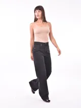 Musculosa blanca de breteles finos.