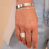 Anillo ancho de plata 925 con textura cepillada.