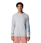 Remera de manga larga gris claro, con logo de la marca Columbia en azul en el pecho y estampado vertical con el texto "Columbia PFG" en azul en la manga derecha.