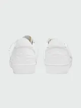 Championes Golden Goose modelo Ball Star, color blanco con detalles en gris. Confeccionados en cuero, con cordones y estrella distintiva de la marca en el lateral. Suela con efecto vintage.