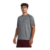 Remera de entrenamiento de corte suelto y liviano que te mantiene fresco, ideal para actividades deportivas, con logo de Under Armour.