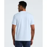 Remera celeste de algodón orgánico, de corte entallado, cuello redondo y manga corta. Presenta el logo de la marca Original Penguin en el pecho.