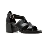 Sandalias negras con tiras cruzadas, hebilla al tobillo y taco bajo cuadrado.