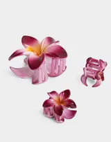 Set de tres broches para el pelo con forma de flor hawaiana, color blanco crudo con centro marrón.