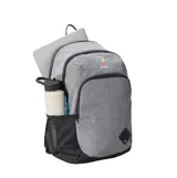 Mochila Rip Curl modelo Ozone de 30 litros, color gris jaspeado con detalles en negro. Presenta un compartimento principal amplio, un bolsillo frontal con cierre y un logo de Rip Curl con diseño de sol y olas.