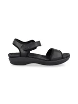 Sandalias blancas con detalles en gris, con ajuste de velcro en el tobillo y suela anatómica.