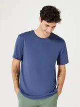 Camiseta de manga corta, cuello redondo y calce regular, color amarillo mostaza jaspeado.