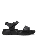 Sandalias beige con plataforma blanca y detalles dorados. Cuentan con dos tiras con perforaciones y ajuste de velcro.