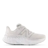 Championes New Balance Fresh Foam X More V4, color gris claro, con logo "N" en los laterales y suela Fresh Foam X.