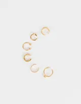 Set de seis earcuffs dorados con diferentes diseños.
