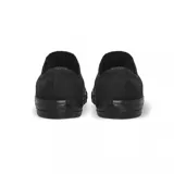 Zapatillas Converse All Star de lona color negro, con suela de goma y cordones negros.