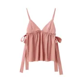 Blusa con breteles finos, escote en V con volados y lazos laterales.