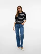 Sweater tejido azul marino con rayas horizontales color crema y bordado de la palabra "bonjour" en el frente.