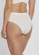 Bombacha tiro alto cavada de microfibra sin costura, color negro, con forro 100% algodón.