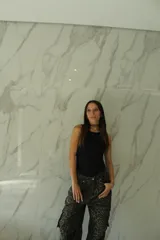 Body negro sin mangas con cuello redondo.